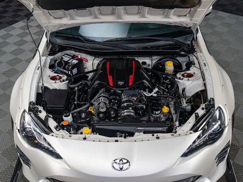 Used 2017 Toyota 86 RWD image 5
