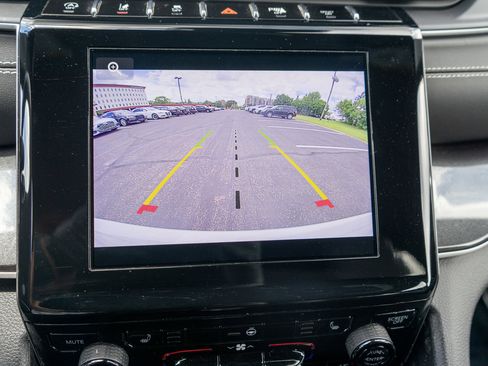 Used 2023 Jeep Grand Cherokee Altitude AWD/4WD image 19
