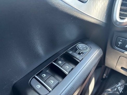Used 2025 Kia Soul LX w/ LX Technology Package FWD image 20