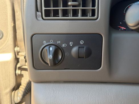 Used 2004 Ford F250 Lariat AWD/4WD image 12