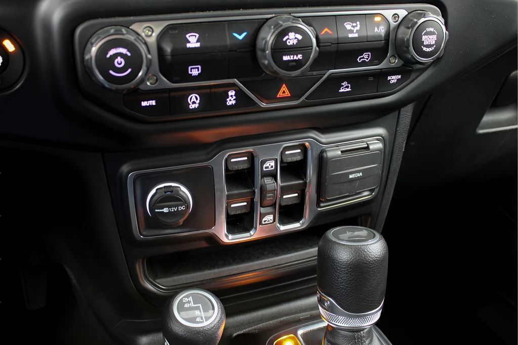 Used 2022 Jeep Wrangler Unlimited Sport AWD/4WD image 29