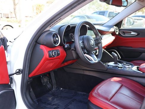 Used 2020 Alfa Romeo Giulia w/ Nero Edizione image 23