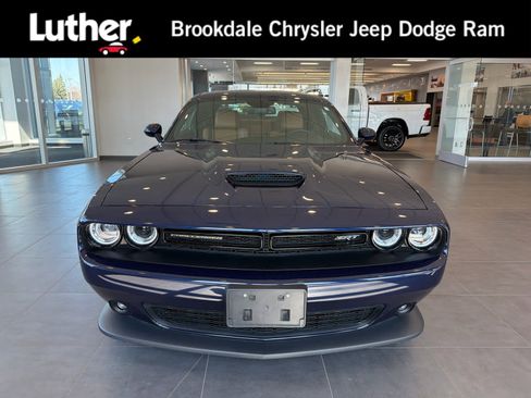 Used 2015 Dodge Challenger SRT image 1