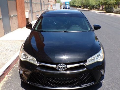 Used 2017 Toyota Camry SE FWD image 2