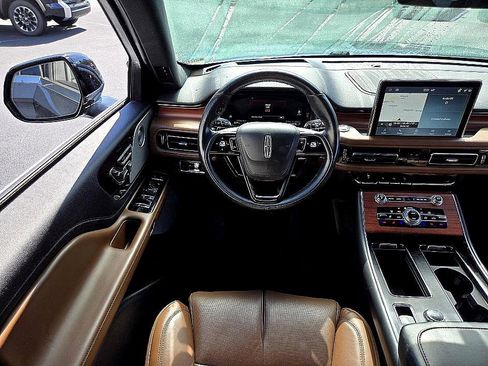 Used 2023 Lincoln Aviator Reserve w/ Equipment Group 201A image 11