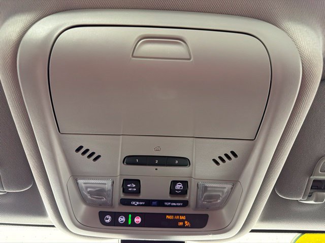 Used 2023 Chevrolet Equinox Premier AWD/4WD image 35