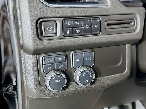 Used 2022 Chevrolet Tahoe RST w/ Sport Performance Package AWD/4WD image 18