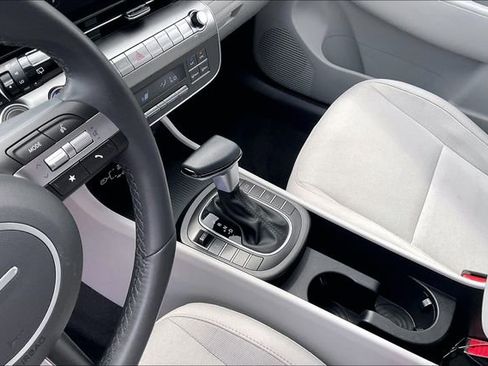 Used 2025 Hyundai Kona SEL AWD/4WD image 13
