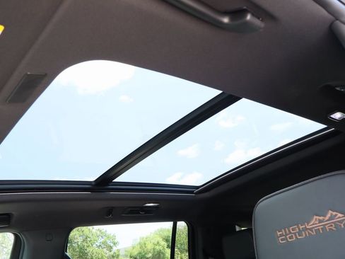 Used 2026 Chevrolet Suburban High Country image 23