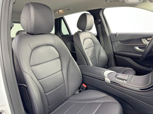 Used 2021 Mercedes-Benz GLC 300 w/ Premium Package image 37