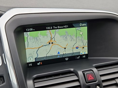 Used 2017 Volvo XC60 T6 Dynamic w/ Preferred Option Package image 19