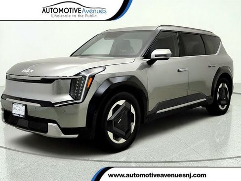 Used 2024 Kia EV9 Land AWD/4WD image 1
