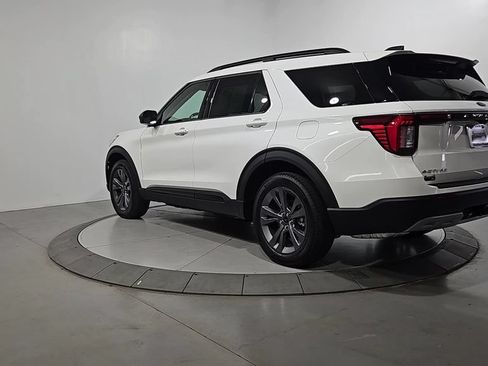 Used 2026 Ford Explorer Active w/ Active Comfort Package AWD/4WD image 3
