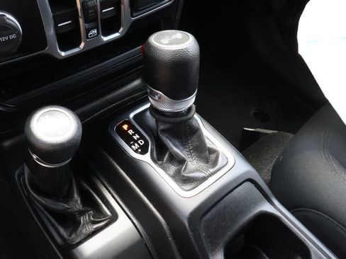 Used 2022 Jeep Wrangler Unlimited Sport AWD/4WD image 27