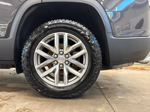 Used 2018 GMC Acadia SLE AWD/4WD image 25