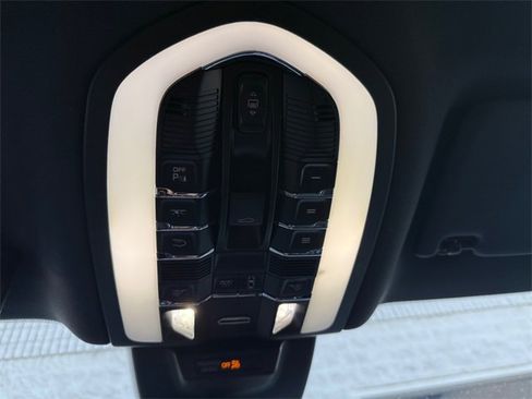 Used 2023 Porsche Macan image 20