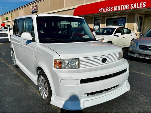 Used 2005 Scion xB FWD image 1