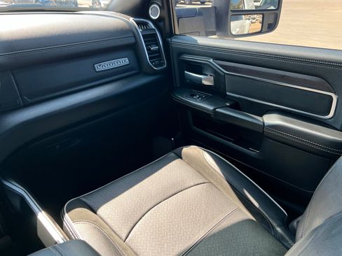 Used 2025 RAM 3500 Laramie AWD/4WD image 10