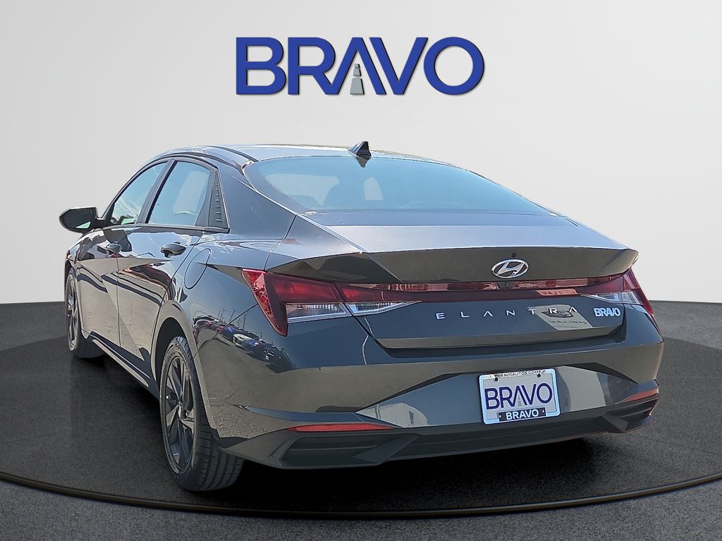 Used 2021 Hyundai Elantra SEL FWD image 3