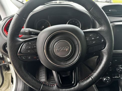 Used 2022 Jeep Renegade Trailhawk AWD/4WD image 15