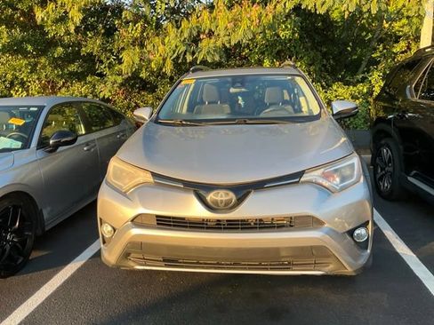 Used 2018 Toyota RAV4 XLE FWD image 12
