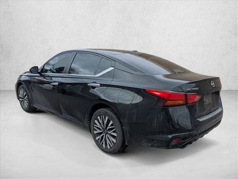 Used 2023 Nissan Altima 2.5 SV w/ SV Premium Package image 7
