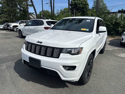 Used 2020 Jeep Grand Cherokee Altitude AWD/4WD image 2
