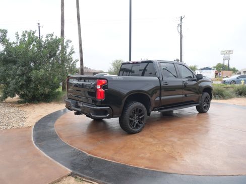 Used 2022 Chevrolet Silverado 1500 LT Trail Boss w/ LT Trail Boss Premium Package image 2