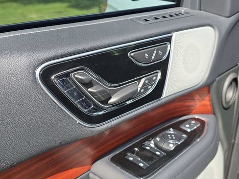 Used 2024 Lincoln Navigator Reserve AWD/4WD image 9