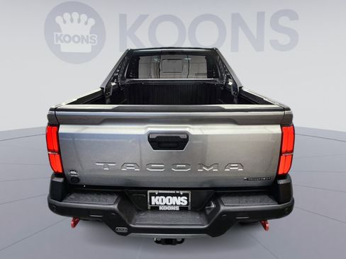Used 2024 Toyota Tacoma Trailhunter image 32