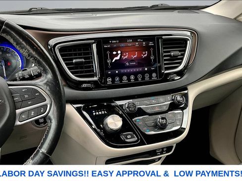 Used 2019 Chrysler Pacifica Touring-L Plus FWD image 9