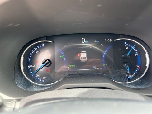 Used 2025 Toyota RAV4 XLE AWD/4WD image 21