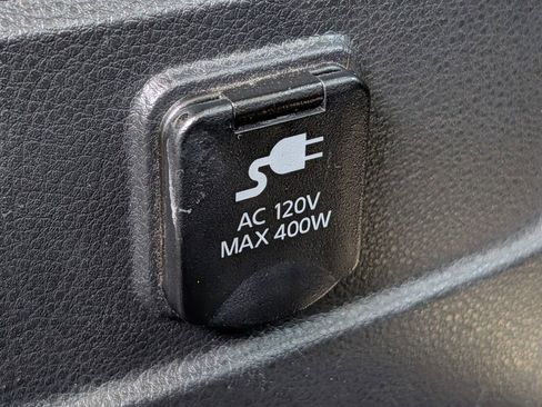 Used 2017 Nissan Titan SL w/ Off-Road Package AWD/4WD image 30