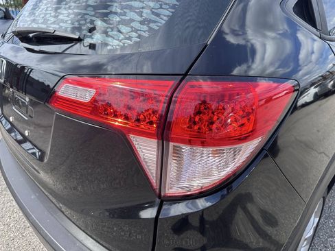 Used 2016 Honda HR-V LX image 38