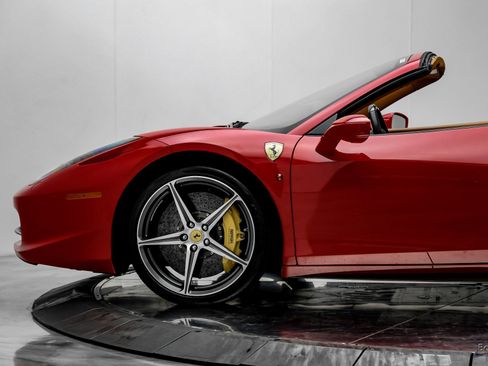 Used 2013 Ferrari 458 Spider image 9