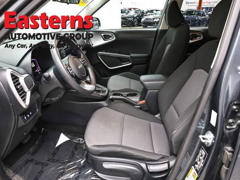 Used 2023 Kia Soul LX w/ LX Technology Package FWD image 14