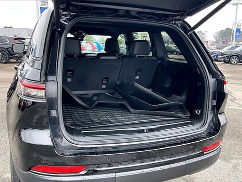 Used 2023 Jeep Grand Cherokee Altitude image 31