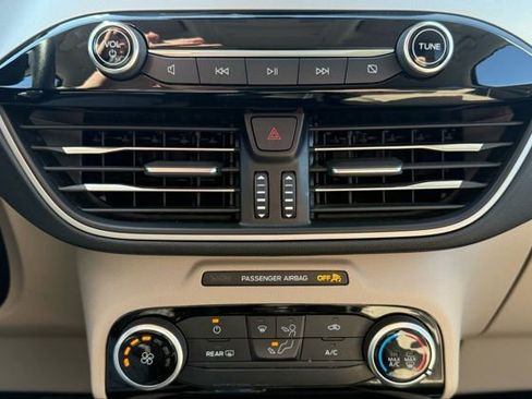 Used 2022 Ford Escape SE image 12