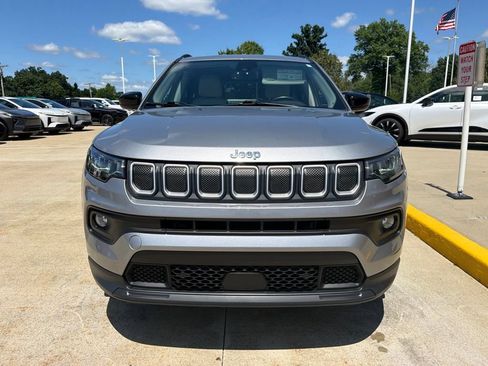 Used 2022 Jeep Compass Latitude w/ Convenience Group AWD/4WD image 2