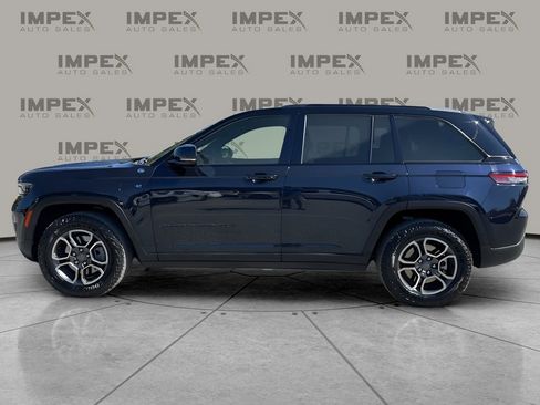 Used 2023 Jeep Grand Cherokee Trailhawk image 2