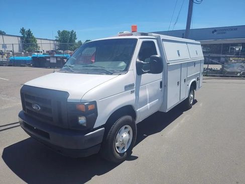 Used 2009 Ford E-350 and Econoline 350 Super Duty RWD image 3