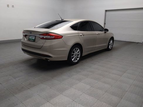Used 2017 Ford Fusion SE w/ Fusion SE Technology Package image 9