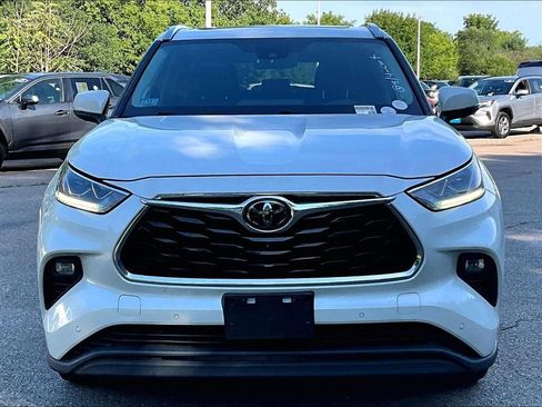 Used 2020 Toyota Highlander Limited AWD/4WD image 2
