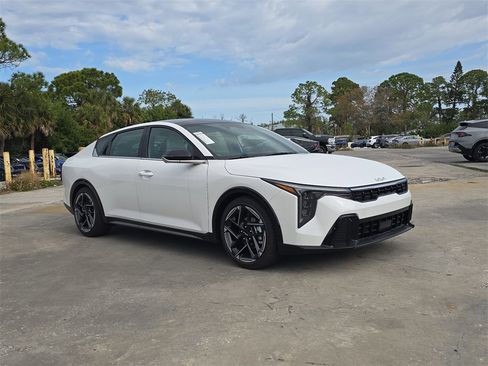 New 2026 Kia K4 GT-Line image 2