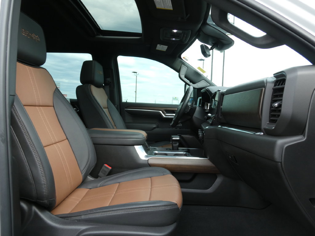 Certified 2025 Chevrolet Silverado 1500 High Country w/ Technology Package AWD/4WD image 14