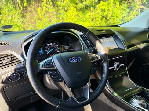 Used 2019 Ford Edge Titanium AWD/4WD image 37