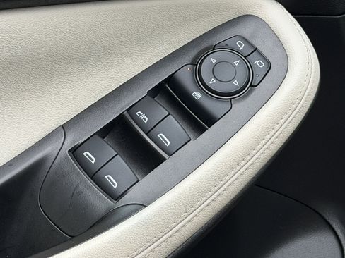 Used 2024 Buick Encore GX Sport Touring FWD image 5