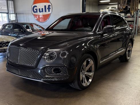 Used 2018 Bentley Bentayga image 9