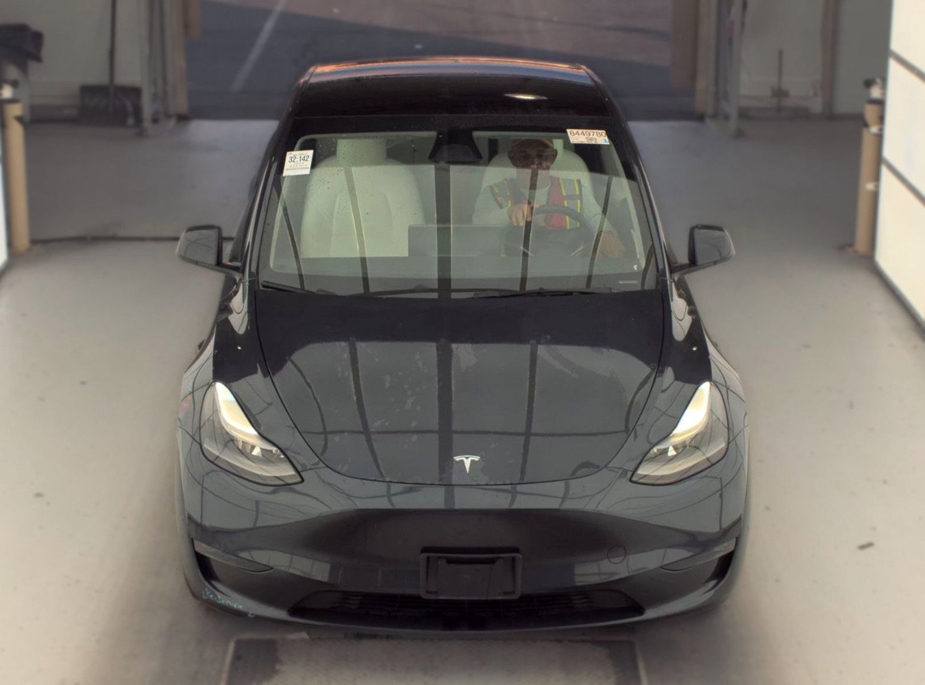Used 2024 Tesla Model Y Long Range AWD/4WD image 2