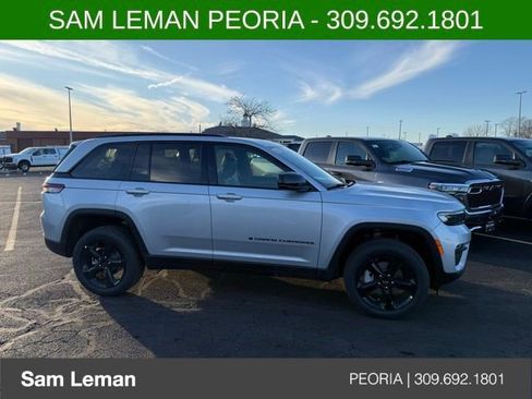 New 2025 Jeep Grand Cherokee Limited image 3